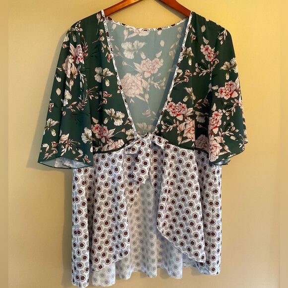 NWOT Women’s blouse/coverup size XL - Picture 1 of 8